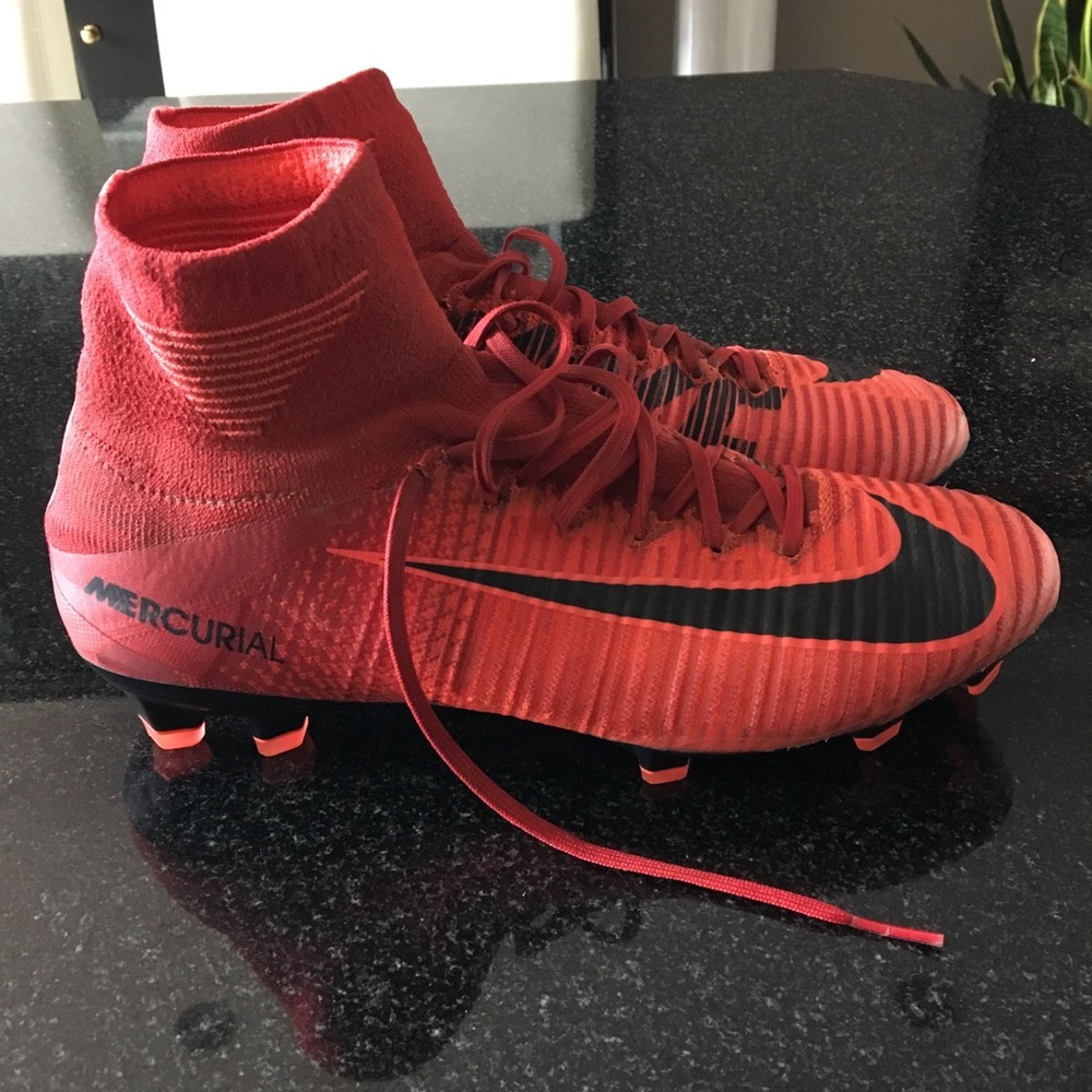 Nike Men’s Mercurial Superfly V FG cleats